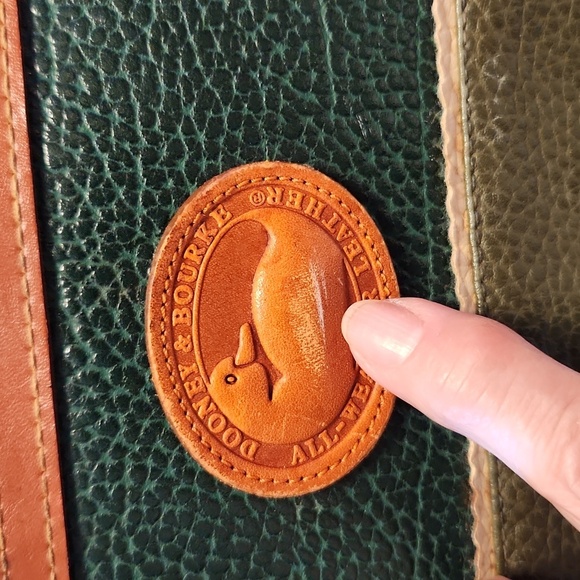 Dooney & Bourke All-Weather green/tan leather shoulder bag - Picture 4 of 14